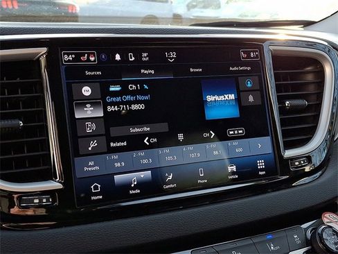 Used 2023 Chrysler Pacifica Touring-L image 17