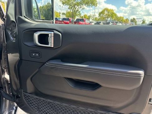 Used 2022 Jeep Gladiator Overland w/ Popular Equipment Package AWD/4WD image 40