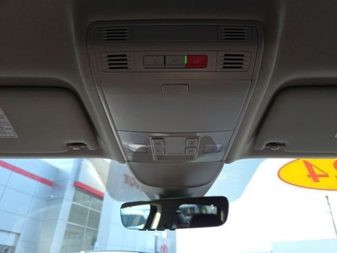 Used 2024 Volkswagen Taos SE image 20