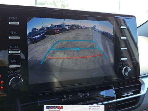 Used 2021 Toyota Sienna XLE image 18