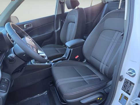 Used 2025 Hyundai Venue SEL image 12