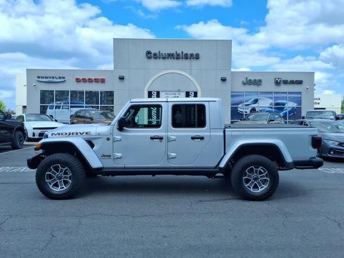 Used 2024 Jeep Gladiator Mojave AWD/4WD image 1