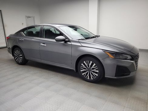 Used 2023 Nissan Altima 2.5 SV AWD/4WD image 11