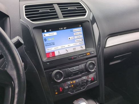 Used 2017 Ford Explorer XLT w/ Equipment Group 202A image 26