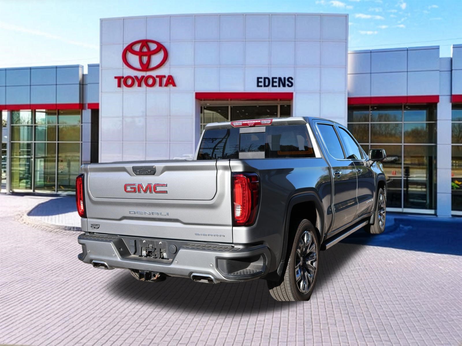 Used 2023 GMC Sierra 1500 Denali w/ Denali Reserve Package AWD/4WD image 2