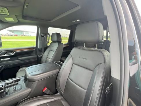 Used 2025 GMC Sierra 1500 Denali w/ Denali Reserve Package AWD/4WD image 8