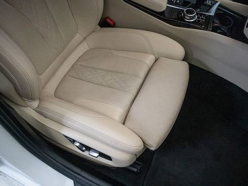 Used 2022 BMW 530i xDrive w/ Premium Package AWD/4WD image 17