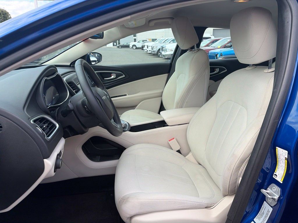 Used 2015 Chrysler 200 Limited w/ Convenience Group FWD image 4