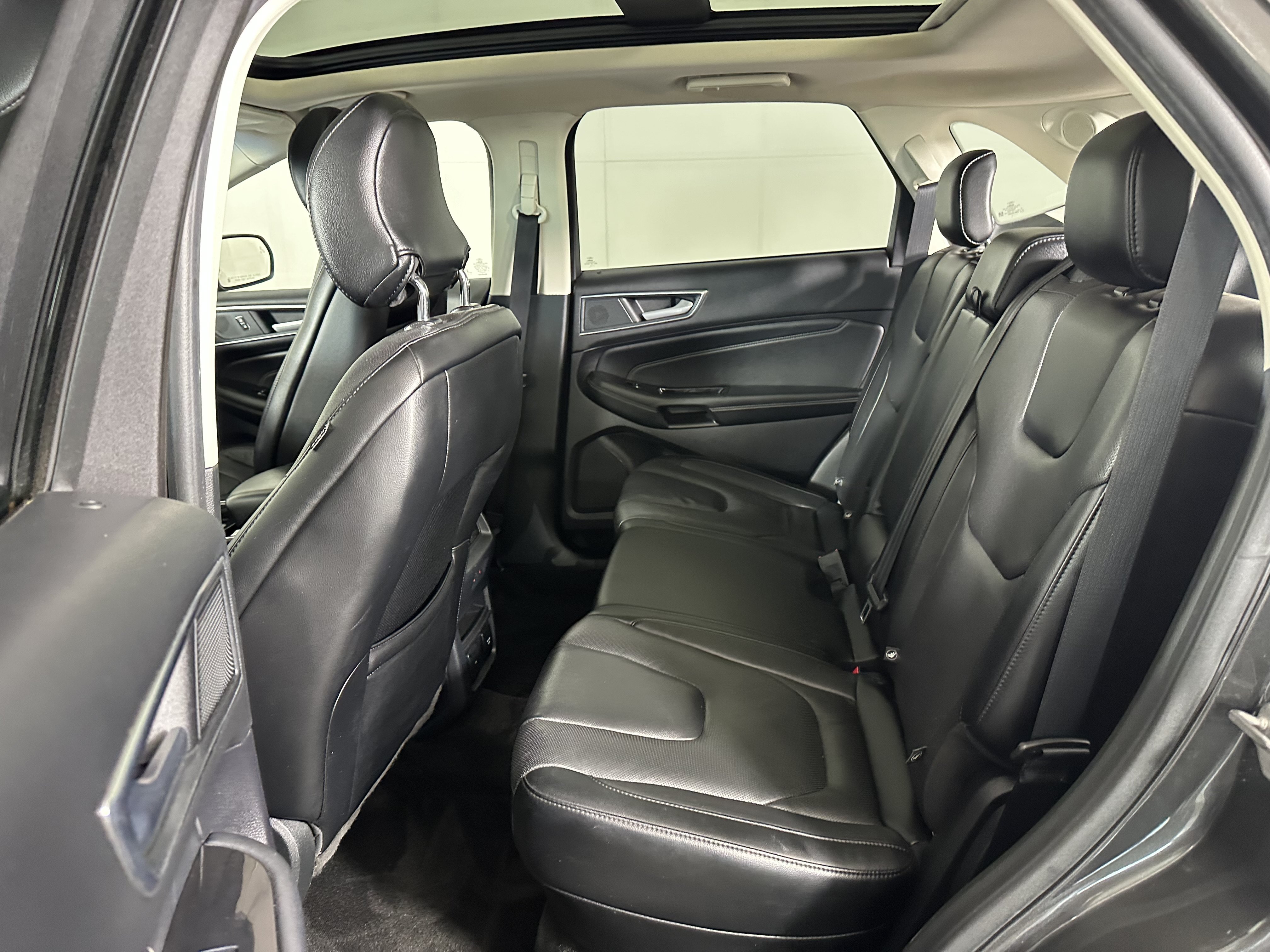 Used 2019 Ford Edge Titanium w/ Equipment Group 301A AWD/4WD image 21