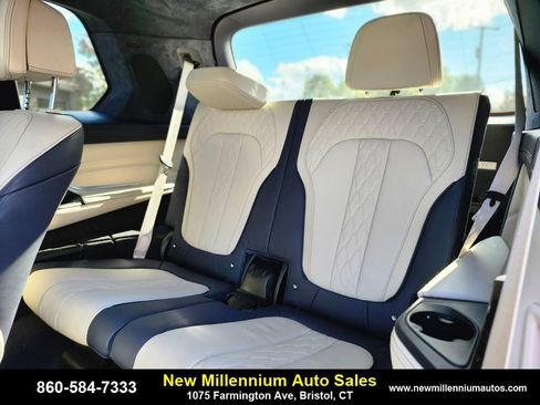 Used 2020 BMW X7 M50i w/ Executive Package image 18