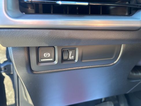 Used 2025 Cadillac XT4 Premium Luxury image 14