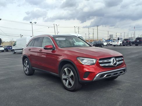 Used 2021 Mercedes-Benz GLC 300 4MATIC image 3