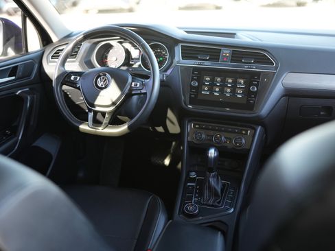 Used 2021 Volkswagen Tiguan SE w/ Panoramic Sunroof Package image 26