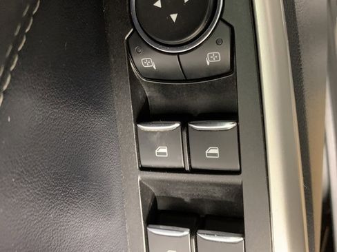 Used 2022 Ford Explorer XLT image 19