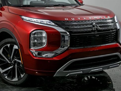 Used 2024 Mitsubishi Outlander SEL image 2