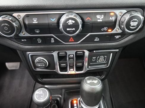 Used 2025 Jeep Wrangler Sport S image 4