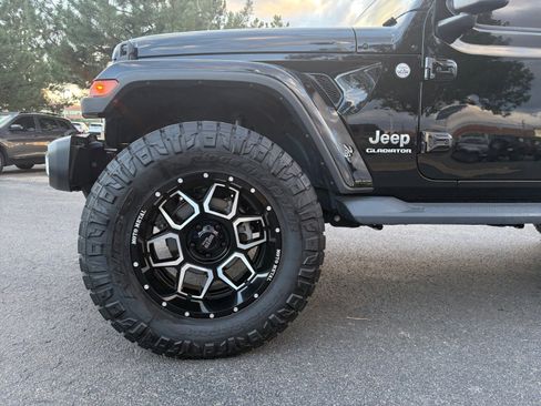 Used 2020 Jeep Gladiator Overland AWD/4WD image 10