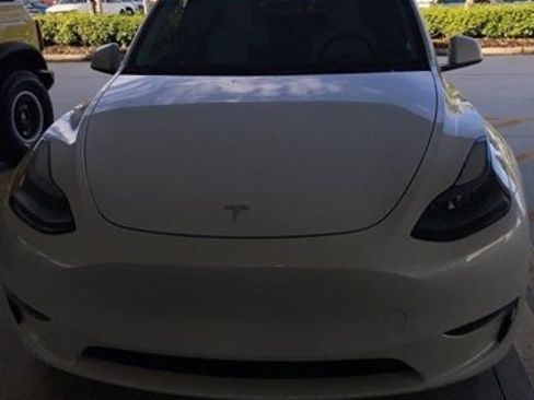 Used 2022 Tesla Model Y Performance image 1