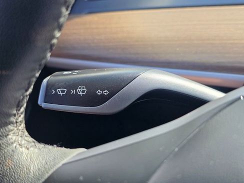 Used 2022 Tesla Model Y Long Range AWD/4WD image 35