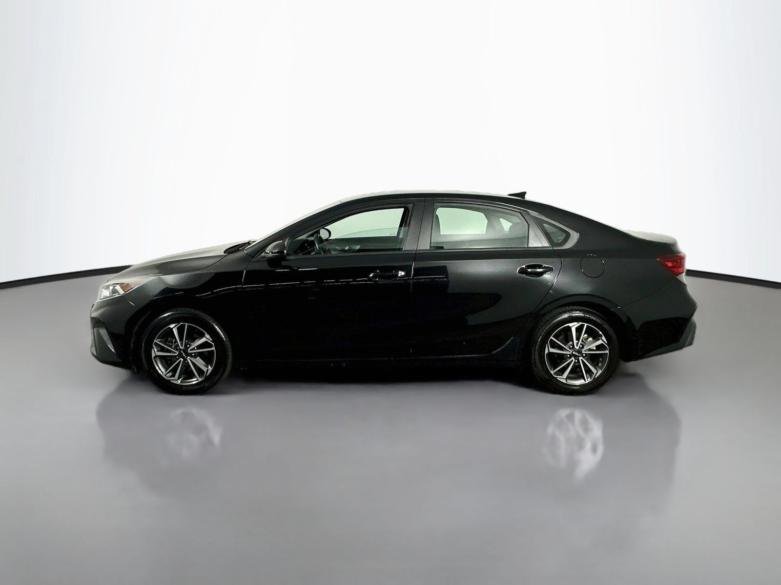 Used 2023 Kia Forte LXS FWD image 4