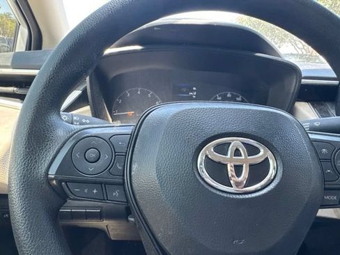 Used 2025 Toyota Corolla LE FWD image 11