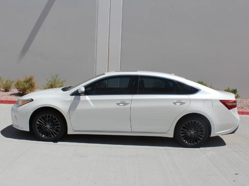 Used 2018 Toyota Avalon Touring image 8