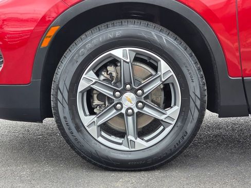 Used 2025 Chevrolet Blazer LT image 9