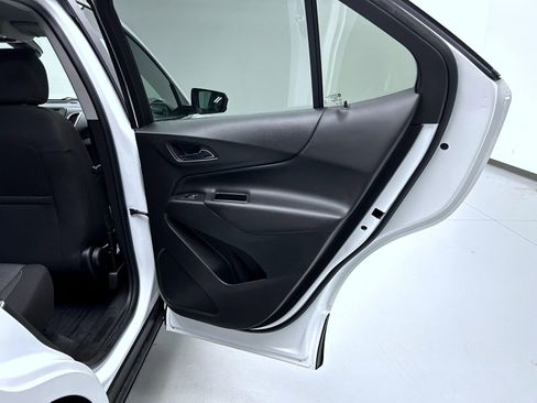 Used 2021 Chevrolet Equinox LT image 17