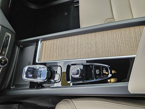 New 2026 Volvo XC60 B5 Core w/ Protection Package image 29