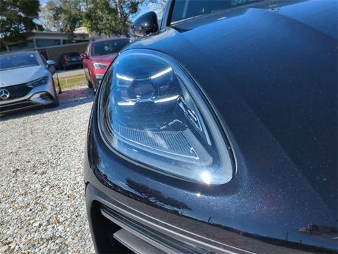 Used 2025 Porsche Macan image 10