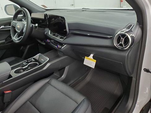 New 2026 Chevrolet Equinox LT w/ Convenience Package II FWD image 12
