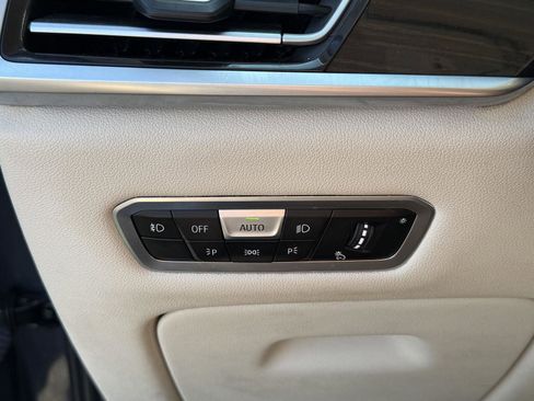 Used 2021 BMW X7 xDrive40i w/ Premium Package AWD/4WD image 19