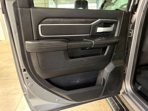 Certified 2024 RAM 2500 Big Horn w/ Night Edition AWD/4WD image 36
