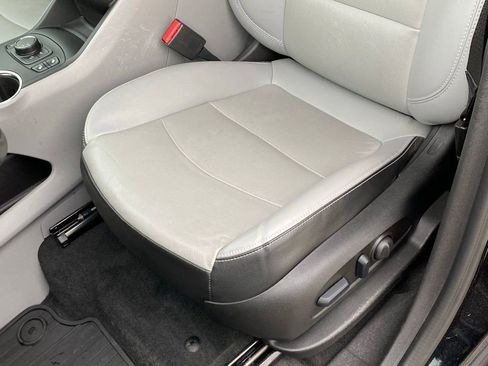 Used 2024 GMC Terrain SLT FWD image 25