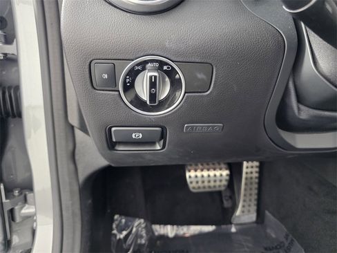 Used 2015 Mercedes-Benz SLK 250 image 23