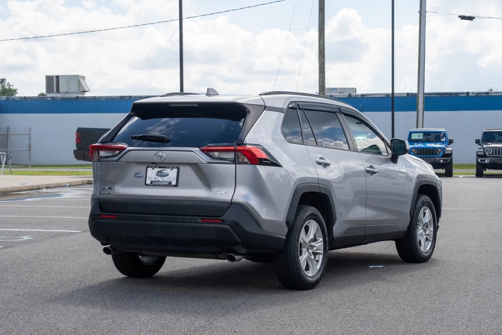 Used 2021 Toyota RAV4 XLE w/ Convenience Package FWD image 7