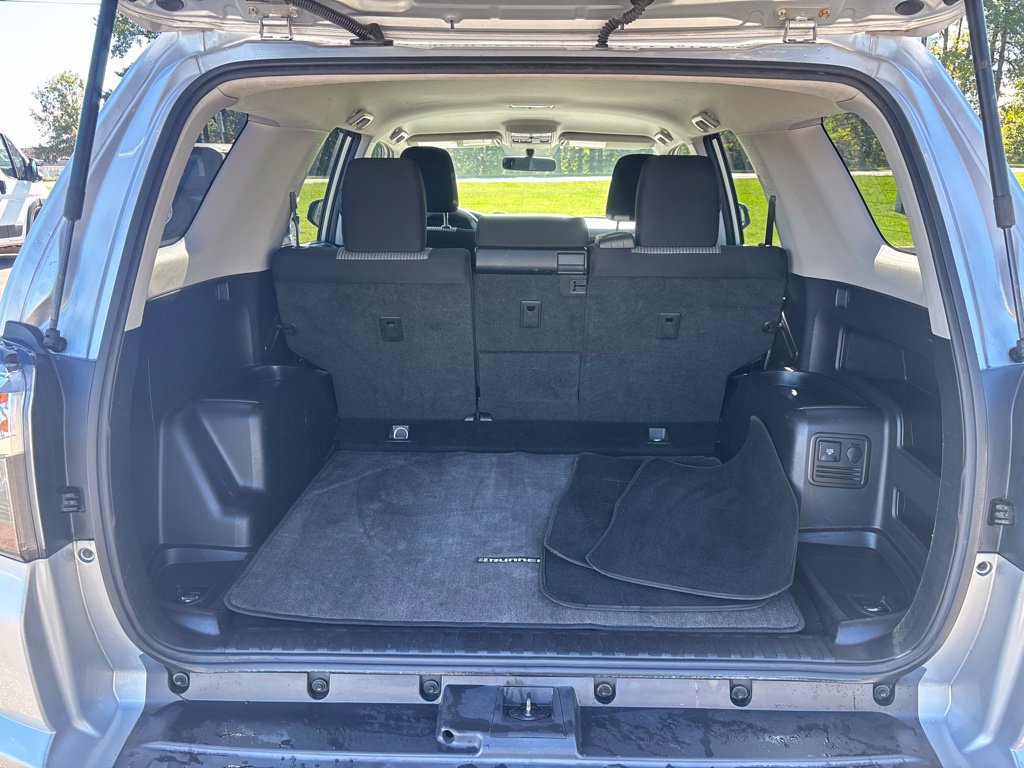 Used 2016 Toyota 4Runner SR5 AWD/4WD image 5