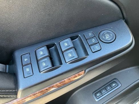 Used 2015 Chevrolet Tahoe LTZ AWD/4WD image 19