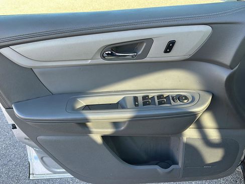 Used 2015 Chevrolet Traverse LT image 9