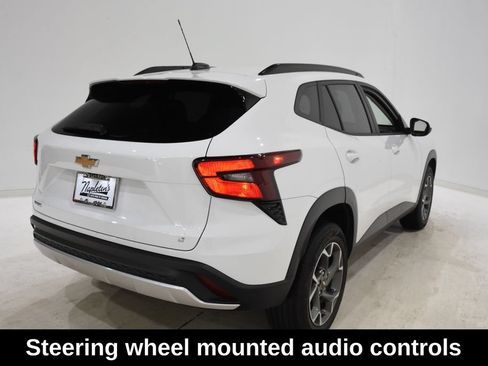 Used 2025 Chevrolet Trax LT w/ LT Convenience Package FWD image 4