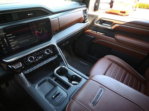 Used 2024 GMC Sierra 2500 Denali Ultimate image 30