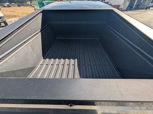 Used 2024 Tesla Cybertruck AWD Crew Cab image 13