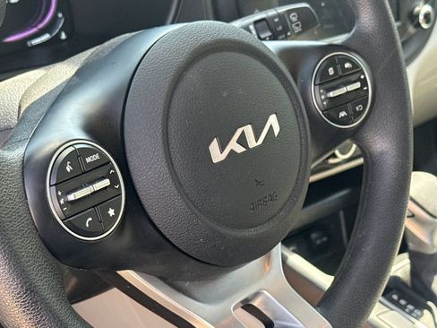 Used 2025 Kia Soul LX w/ LX Technology Package FWD image 24