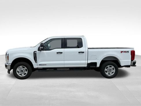 Used 2025 Ford F250 XLT w/ FX4 Off-Road Package AWD/4WD image 3