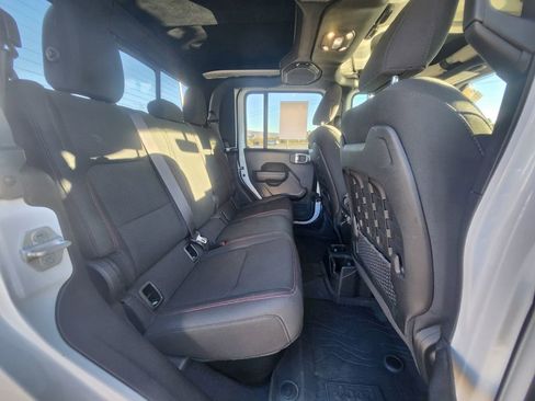 Used 2022 Jeep Gladiator Rubicon w/ Cold Weather Group image 12