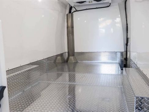 New 2025 Ford Transit 250 148 Medium Roof image 12