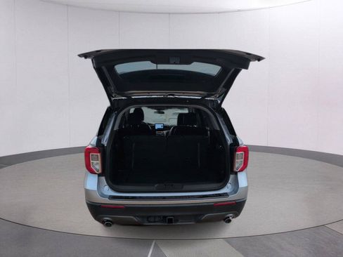 Used 2023 Ford Explorer XLT w/ Equipment Group 202A AWD/4WD image 5
