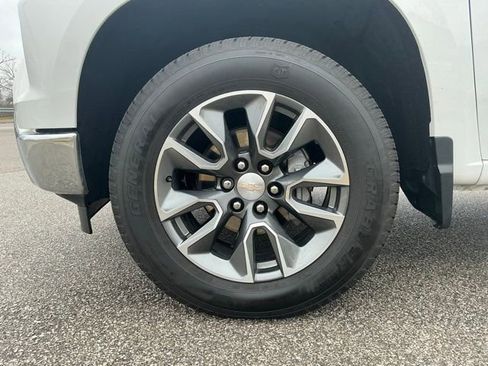 Used 2024 Chevrolet Silverado 1500 LT image 16