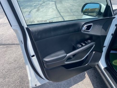 Used 2020 Kia Soul LX FWD image 10