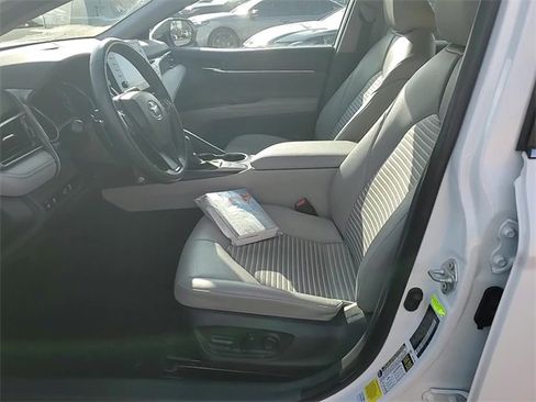 Used 2024 Toyota Camry SE image 10